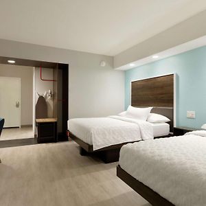 Queen Room Two Queen Beds Roll Shower Mobility Access